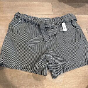 LANE BRYANT WOMENS BLACK STRIPE SHORTS NEW SIZE 22
